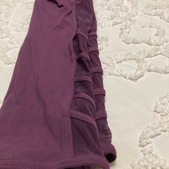 Lululelmon size 4 mesh leggings - Picture 3 of 4
